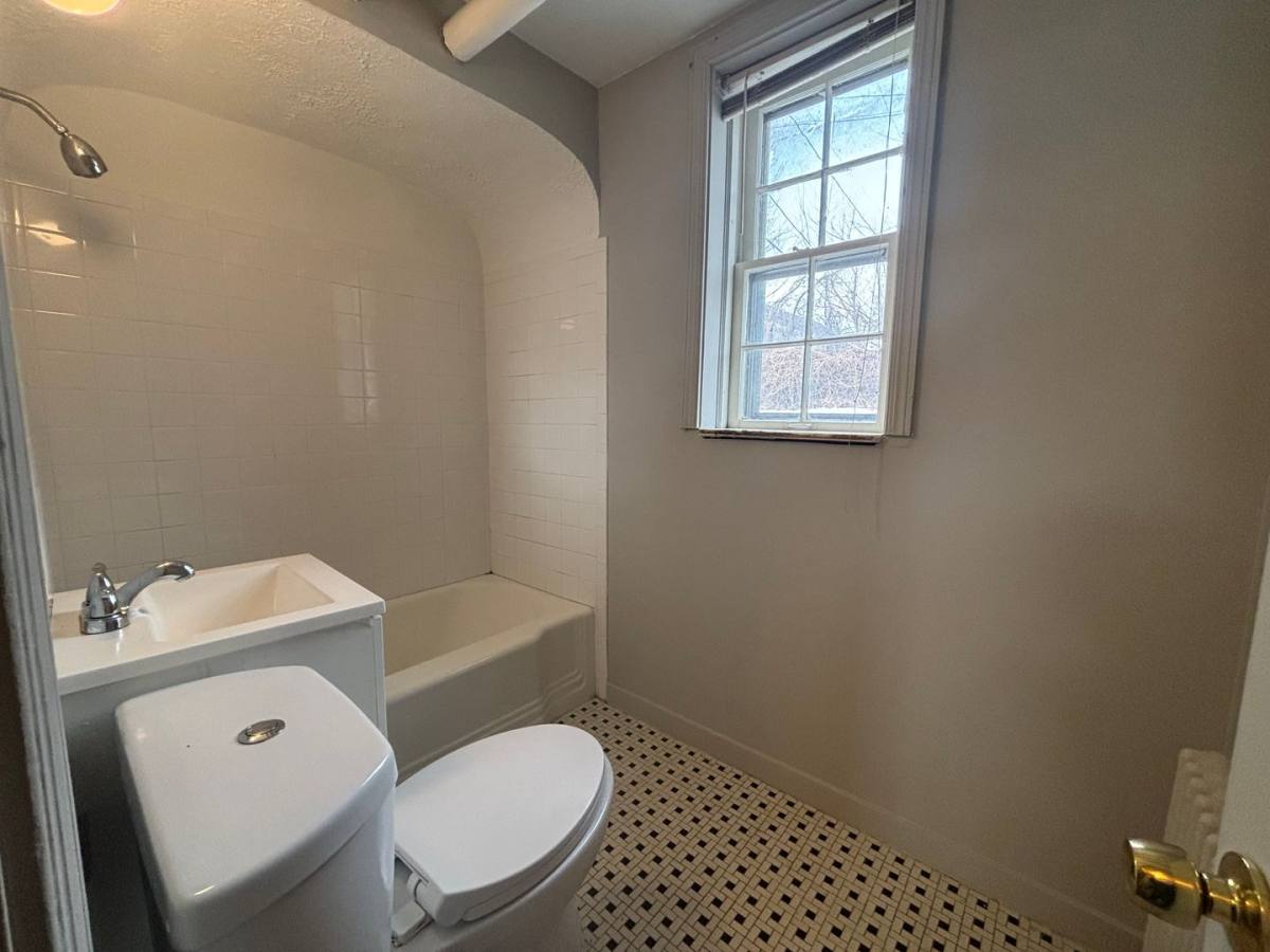 Apartment for rent at 19351 Lake Shore Blvd, Cleveland, OH 44119