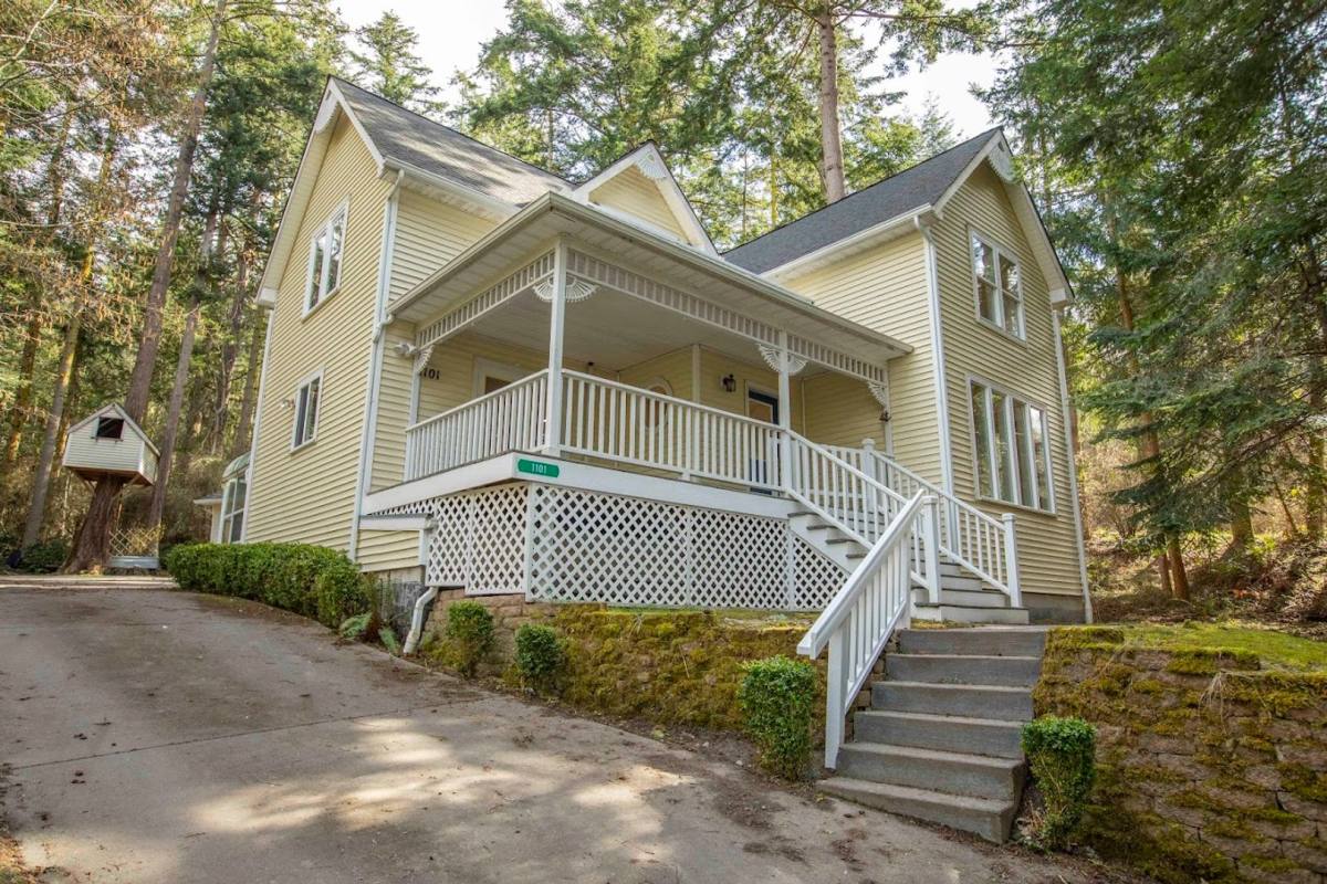 House for rent at 1101 NE Moore Place, Coupeville, WA 98239