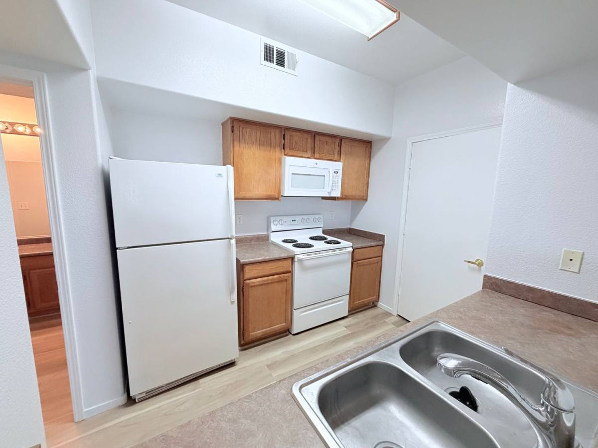 Apartment for rent at 7255 W Sunset Rd, Las Vegas, NV 89113