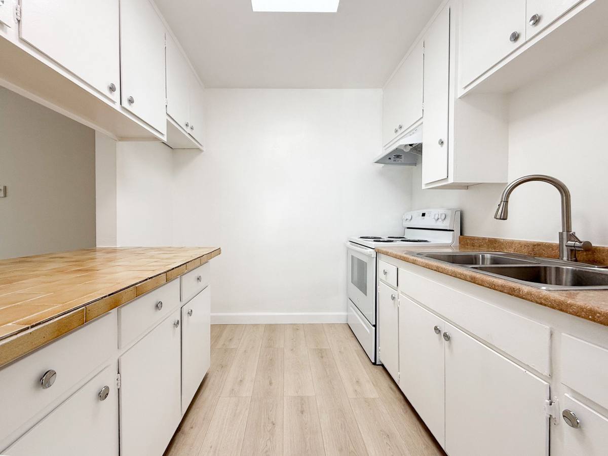 Apartment for rent at 11018 Aqua Vista St, North Hollywood, CA 91602