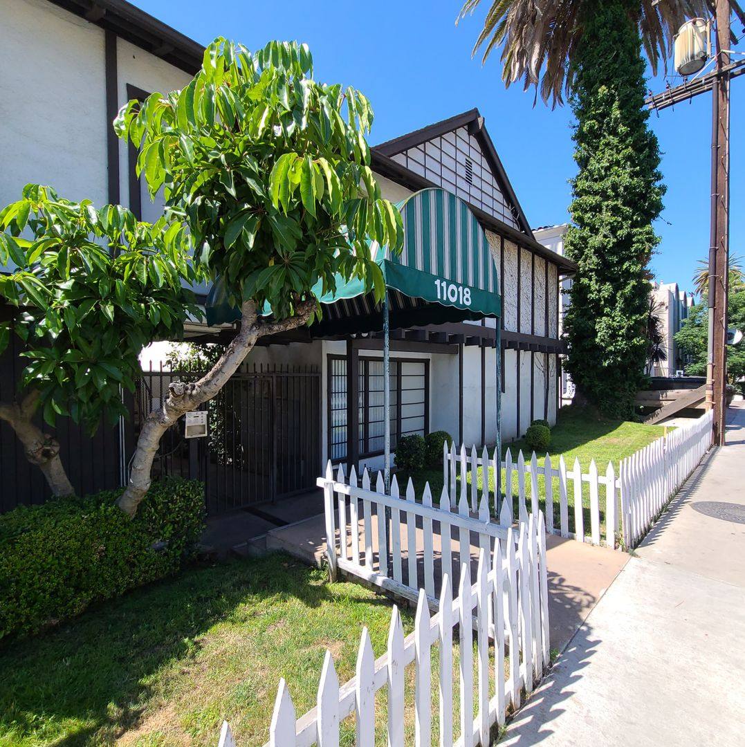 Apartment for rent at 11018 Aqua Vista St, North Hollywood, CA 91602