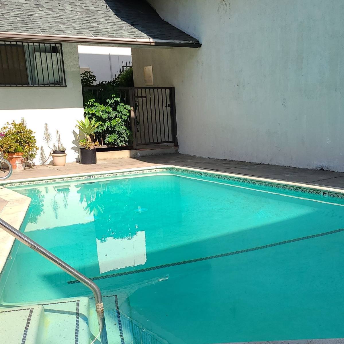 Apartment for rent at 11018 Aqua Vista St, North Hollywood, CA 91602