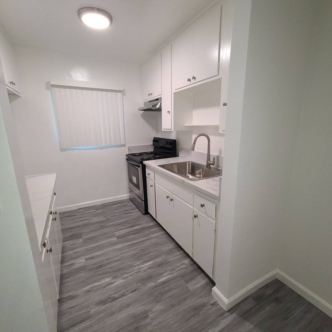 Apartment for rent at 11018 Aqua Vista St, North Hollywood, CA 91602
