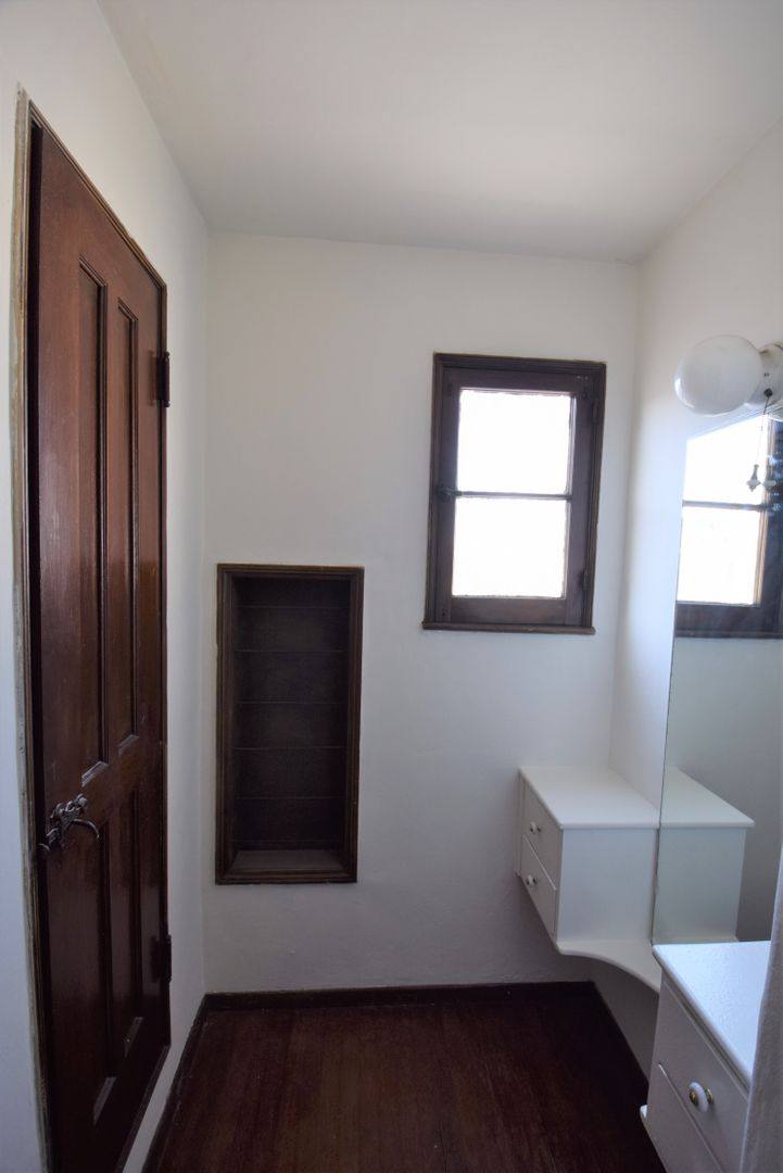 Apartment for rent at 1008 S Orange Grove Ave, Los Angeles, CA 90019