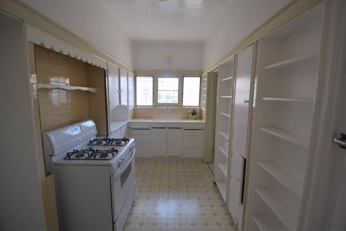 Apartment for rent at 1008 S Orange Grove Ave, Los Angeles, CA 90019