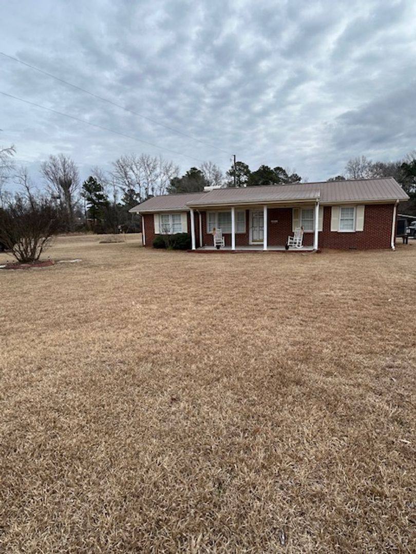 House for rent at 2197 Alamac Rd, Lumberton, NC 28358