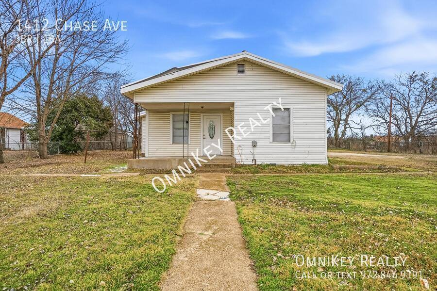 House for rent at 1412 Chase Ave, Cleburne, TX 76031