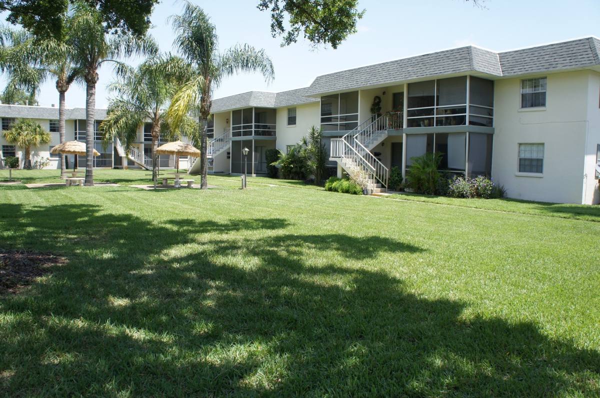 686 17th St, Vero Beach, FL 32960 - Apartment for Rent - Image 3