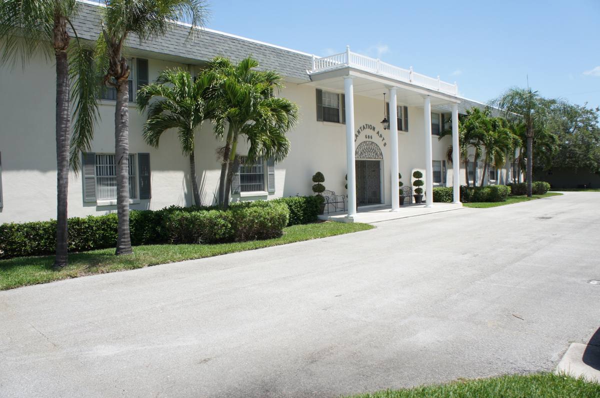 686 17th St, Vero Beach, FL 32960 - Apartment for Rent - Image 2