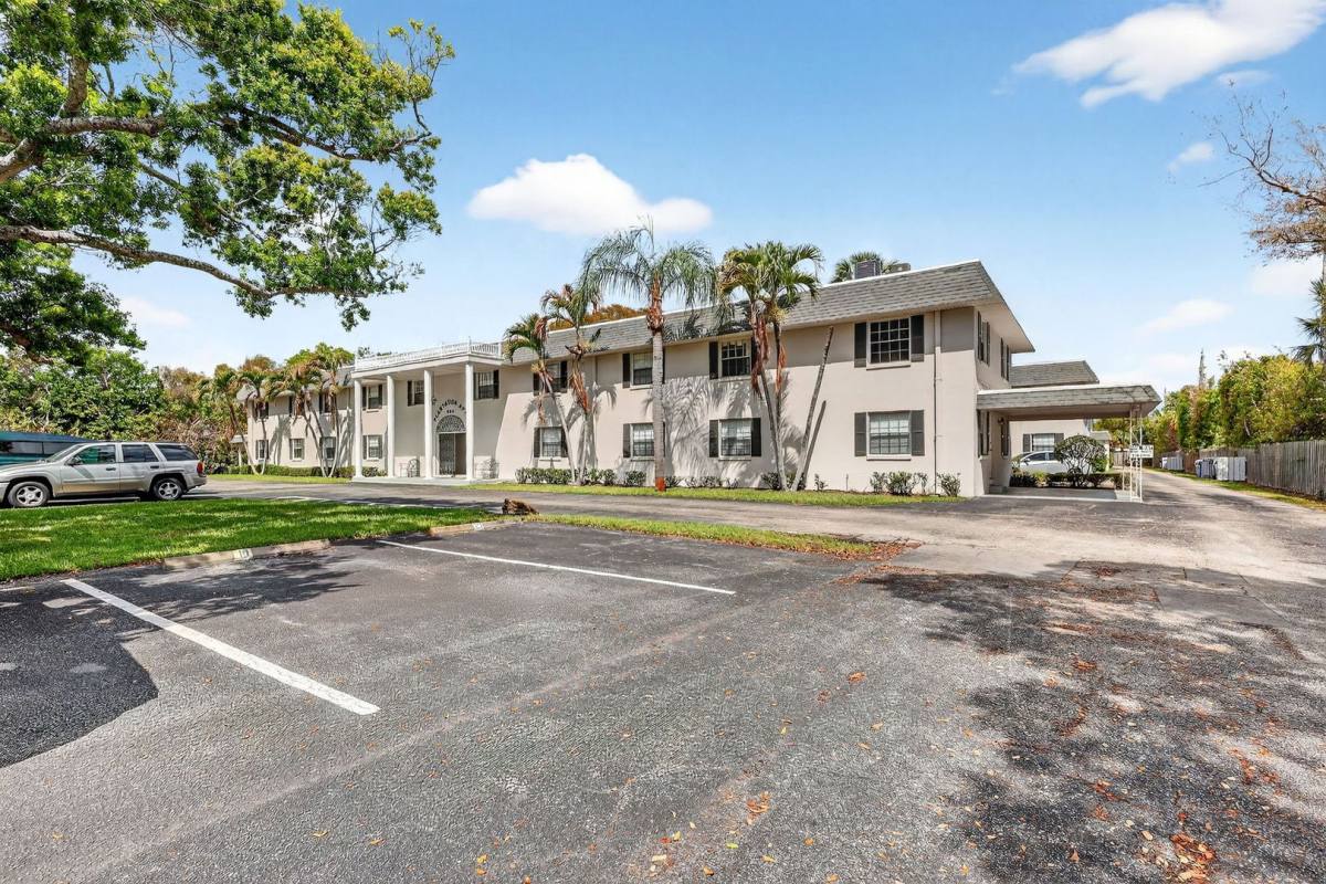 Apartment for rent at 686 17th St, Vero Beach, FL 32960