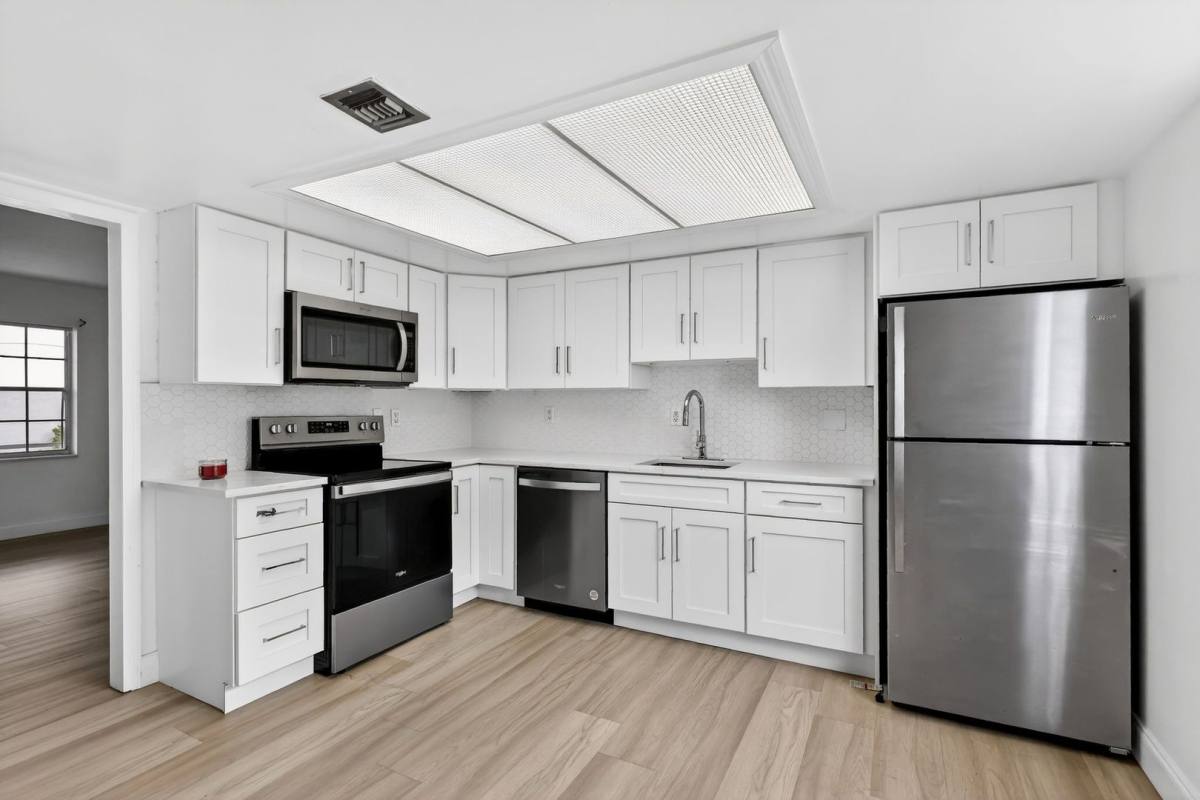 Apartment for rent at 686 17th St, Vero Beach, FL 32960
