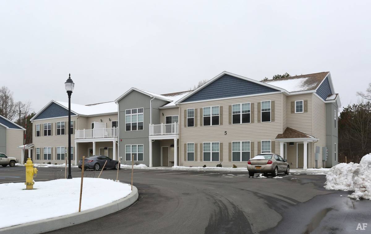 Apartment for rent at 1035 US-Route 9W, Selkirk, NY 12158