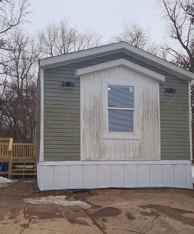 100 Deerwood Park, Centralia, IL 62801 - House for Rent - Image 2