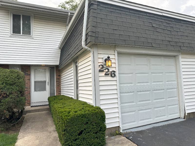 Townhouse for rent at 226 Walker Dr Walnut Circle, Bolingbrook, IL 60440