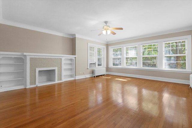 Apartment for rent at 811 Dobson St #1E, Evanston, IL 60202