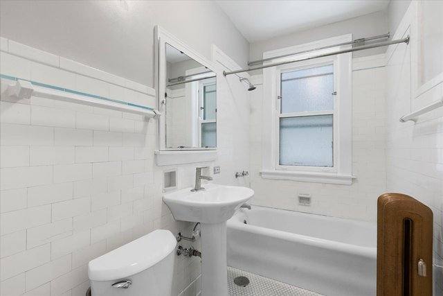 Apartment for rent at 811 Dobson St #1E, Evanston, IL 60202