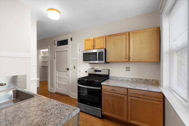 Apartment for rent at 811 Dobson St #1E, Evanston, IL 60202