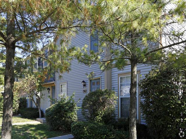 Apartment for rent at Oakwood Townhomes, 1599 Twin Oaks Dr, Toledo, OH 43615