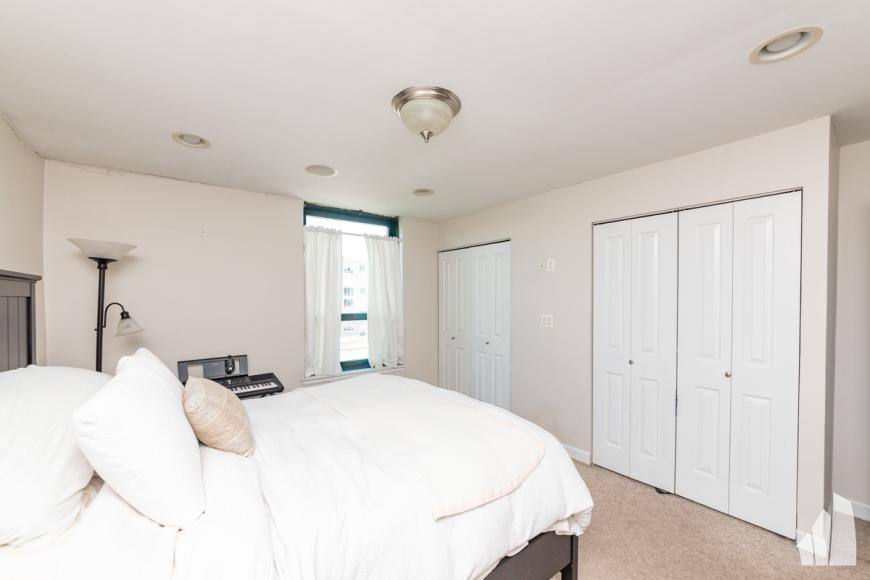 Apartment for rent at 3900 N Pine Grove Ave, Chicago, IL 60613
