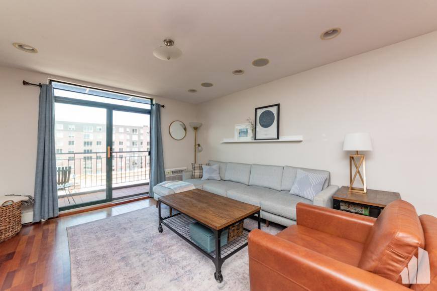 Apartment for rent at 3900 N Pine Grove Ave, Chicago, IL 60613