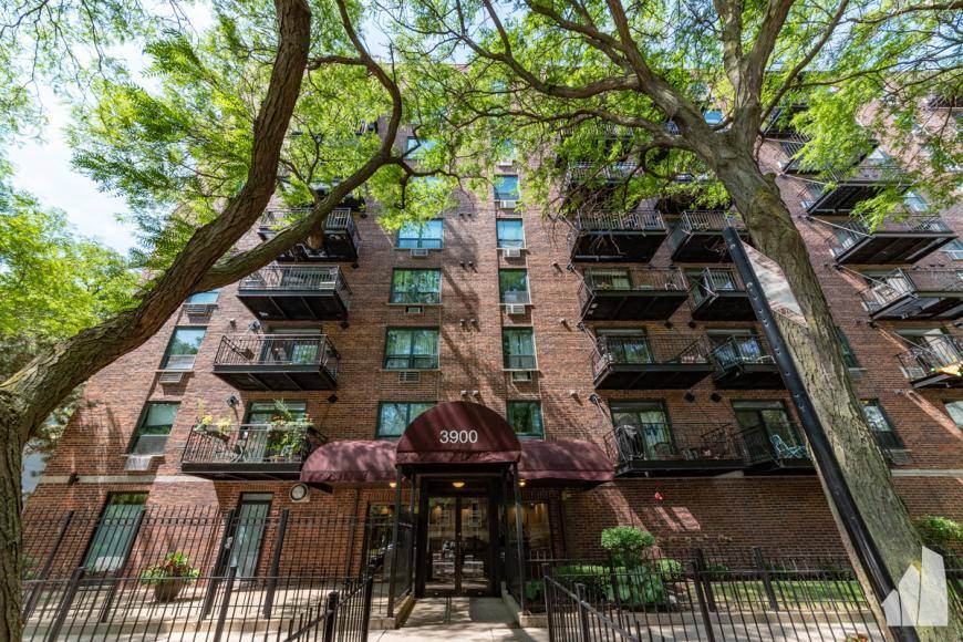 Apartment for rent at 3900 N Pine Grove Ave, Chicago, IL 60613