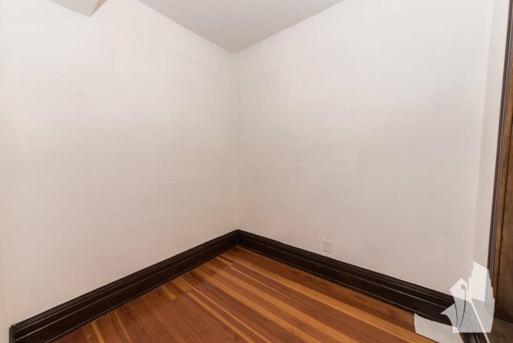 Apartment for rent at 851 W Wellington, Chicago, IL 60657