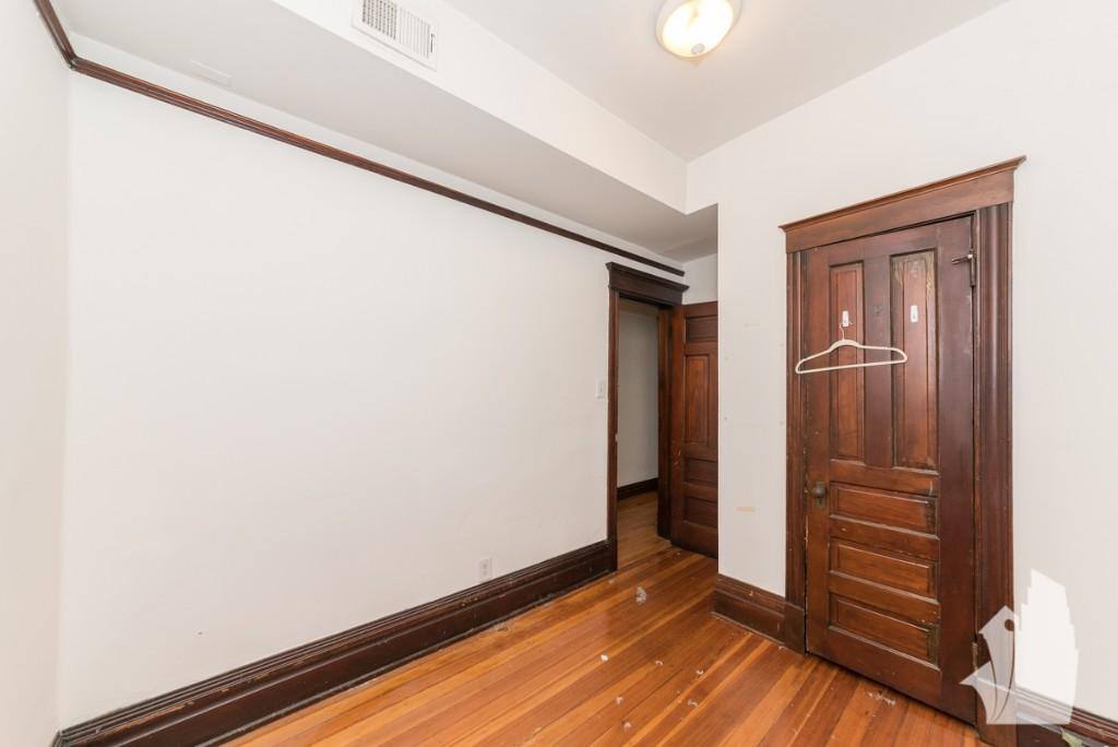 Apartment for rent at 851 W Wellington, Chicago, IL 60657