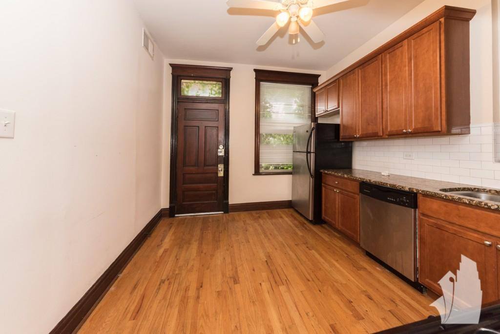 Apartment for rent at 851 W Wellington, Chicago, IL 60657