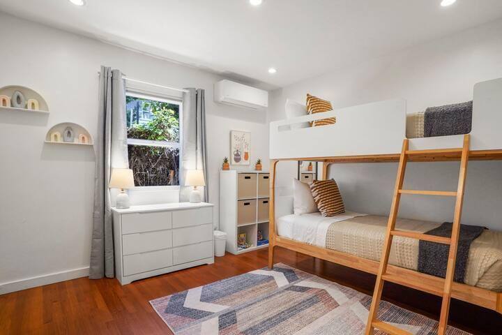 Apartment for rent at 4551 Narragansett Ave #1, San Diego, CA 92107