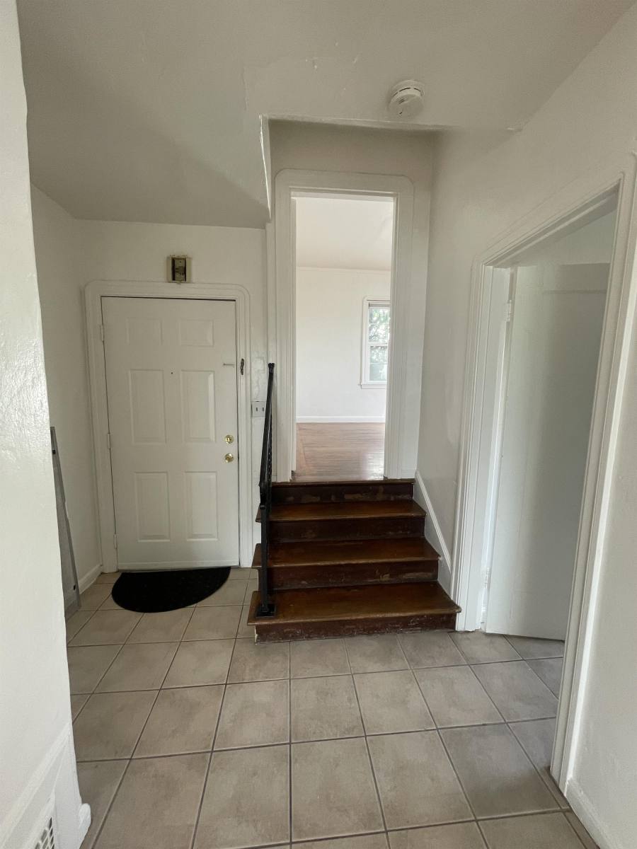 Apartment for rent at 8653 Thermal Ave #B, Oakland, CA 94605