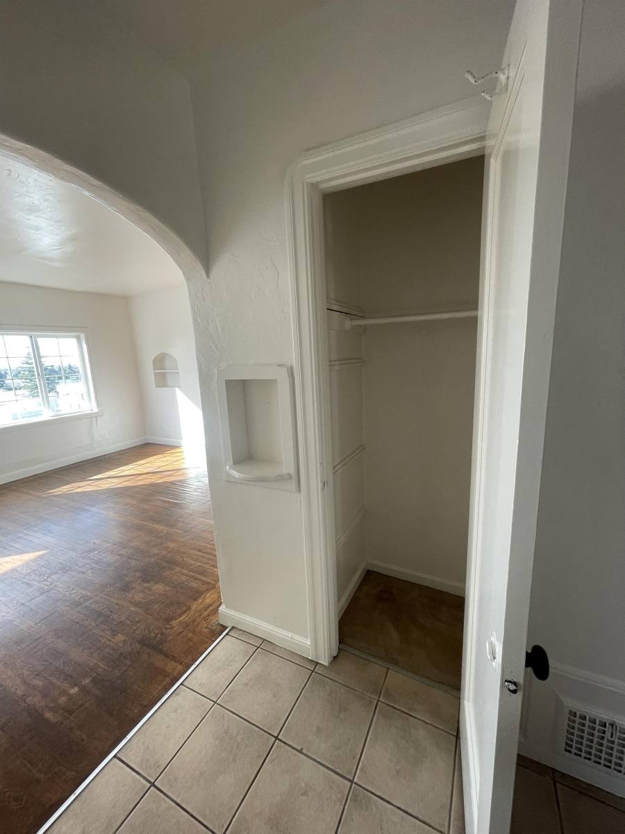 Apartment for rent at 8653 Thermal Ave #B, Oakland, CA 94605