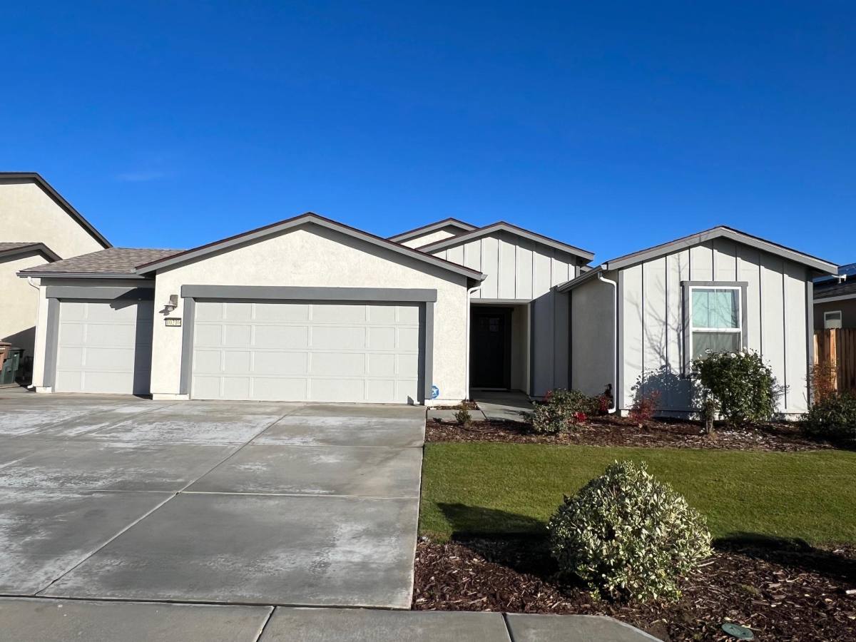 House for rent at Bella Sera, 10210 Cooper Lake Ave, Bakersfield, CA 93311