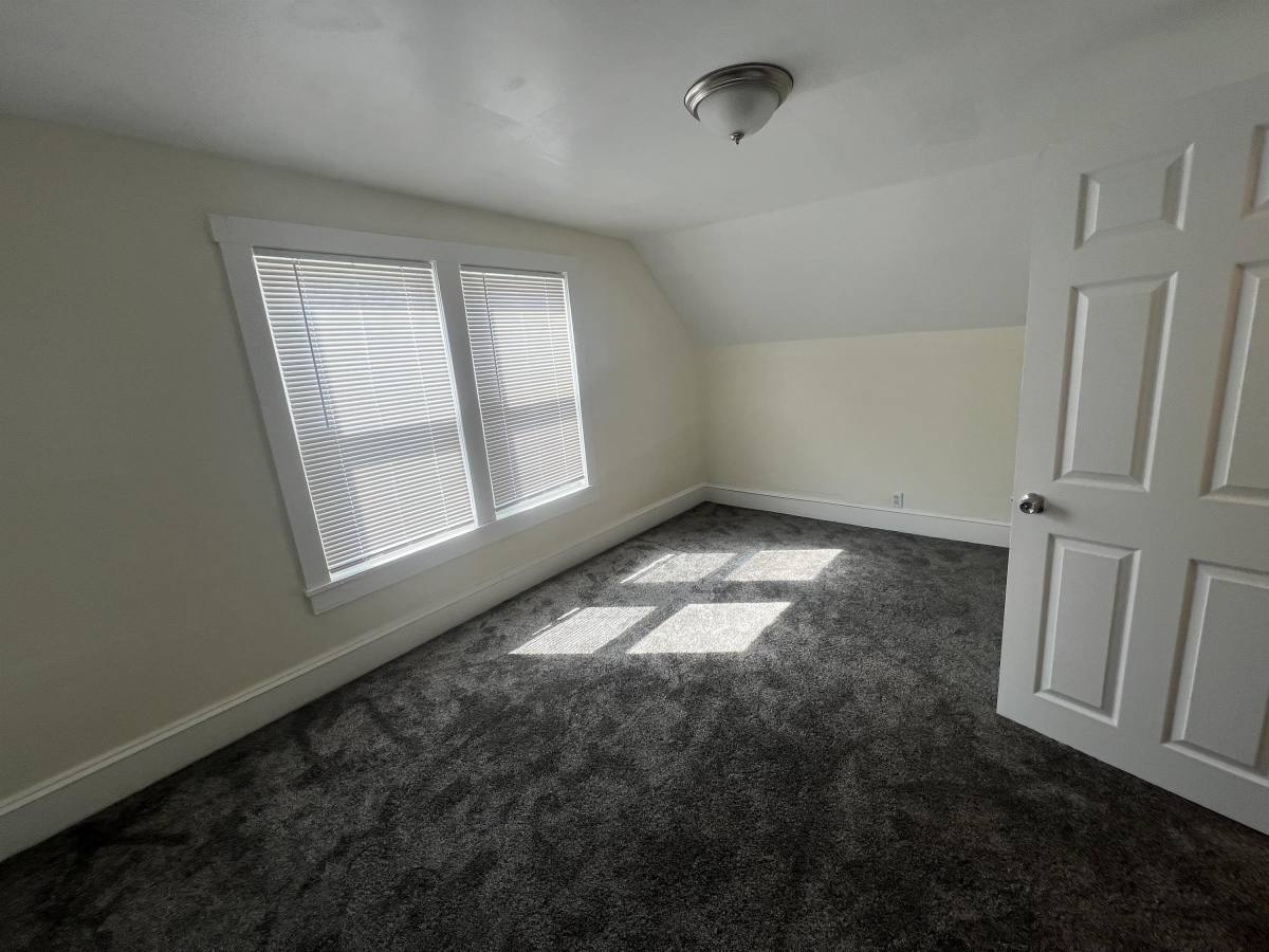 Townhouse for rent at 5 Thenius St, Worcester, MA 01607