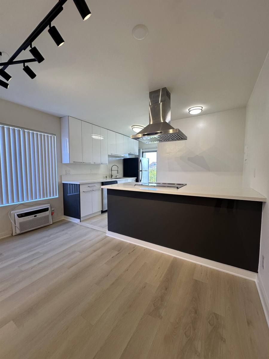 Apartment for rent at La Bella Fontana, 8223 Blackburn Ave #202, Los Angeles, CA 90048