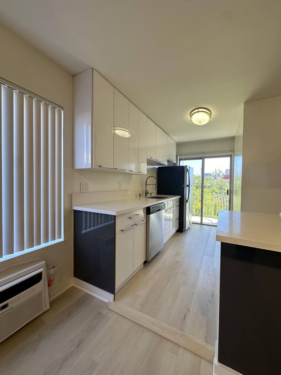 Apartment for rent at La Bella Fontana, 8223 Blackburn Ave #202, Los Angeles, CA 90048