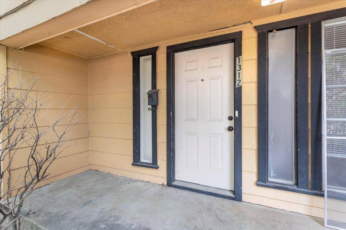 Apartment for rent at 1312 N Travis St, Sherman, TX 75090