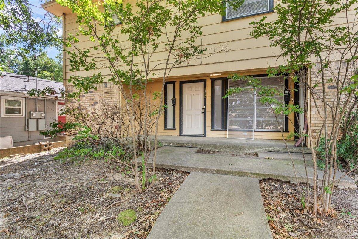 Apartment for rent at 1312 N Travis St, Sherman, TX 75090