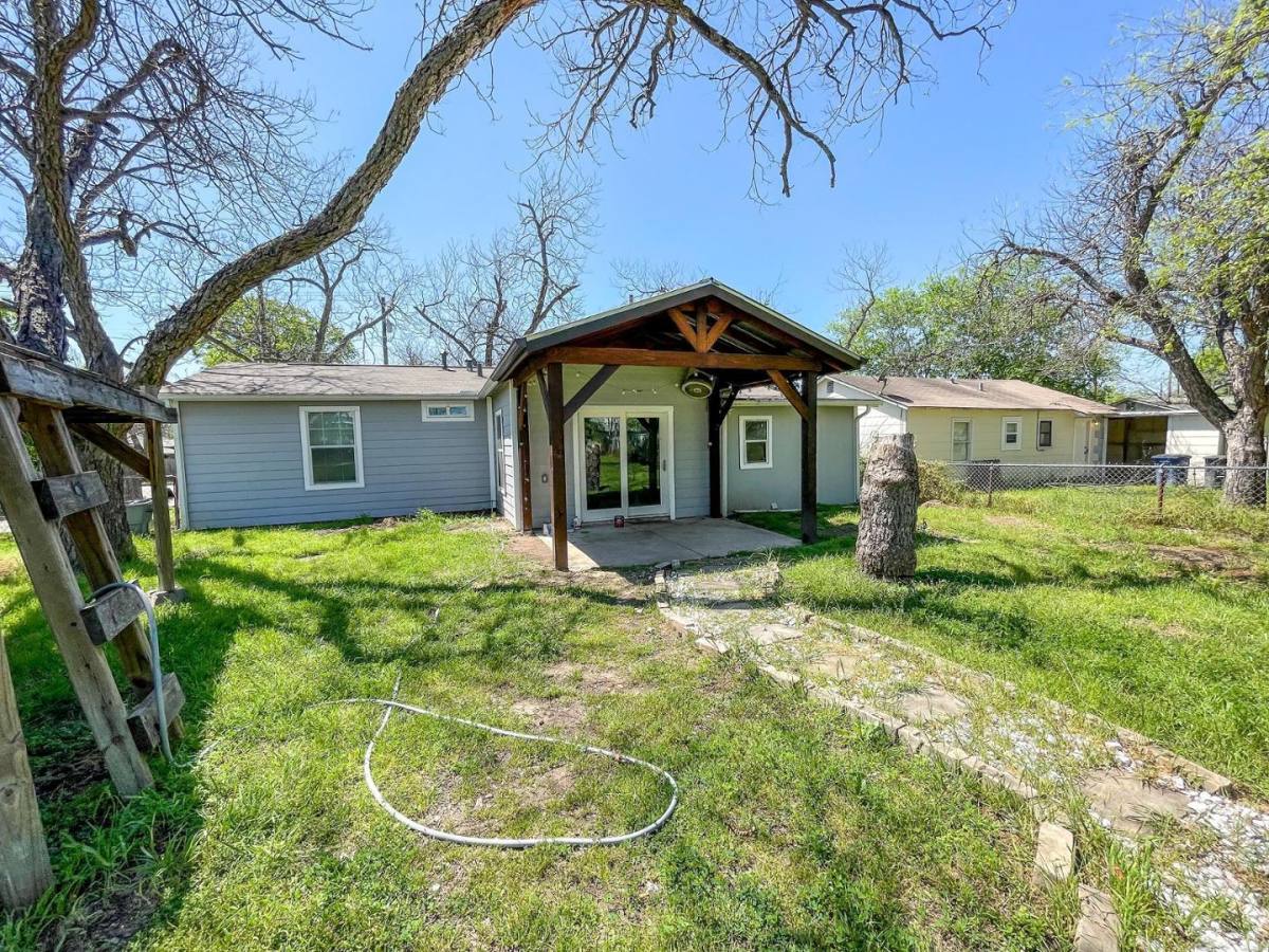 House for rent at 244 Ridgewood Ave, New Braunfels, TX 78130
