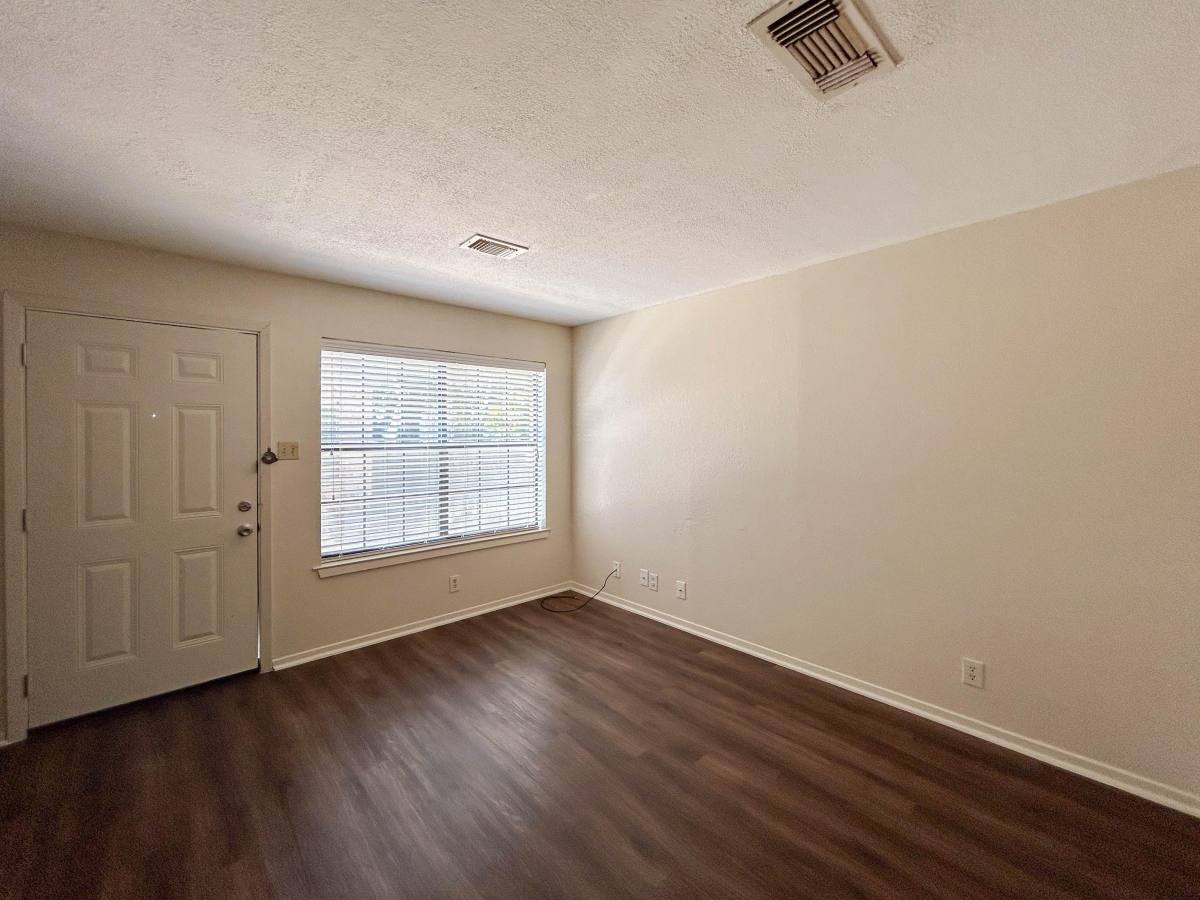 Townhouse for rent at 100 Ave D #6, Denton, TX 76201