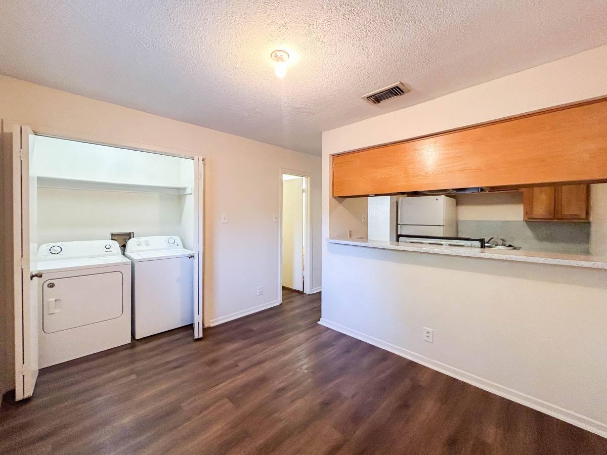 Townhouse for rent at 100 Ave D #6, Denton, TX 76201