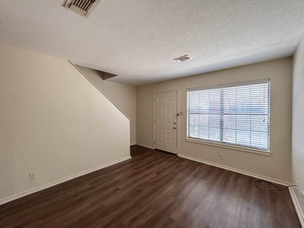 Townhouse for rent at 100 Ave D #6, Denton, TX 76201