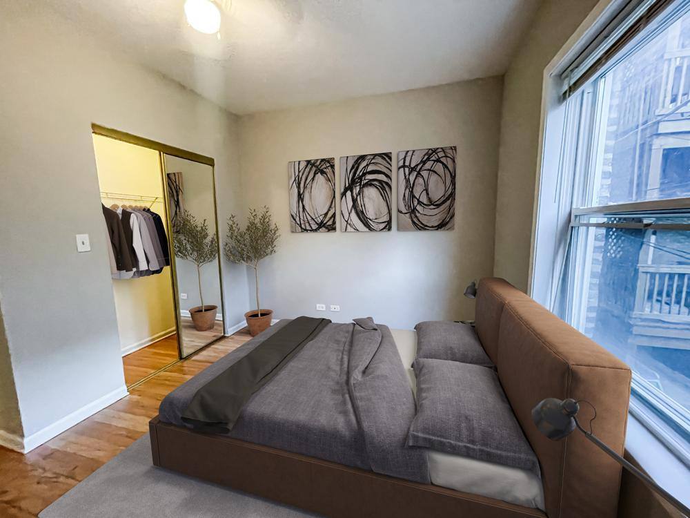 Apartment for rent at 722 W Barry Ave, Chicago, IL 60657