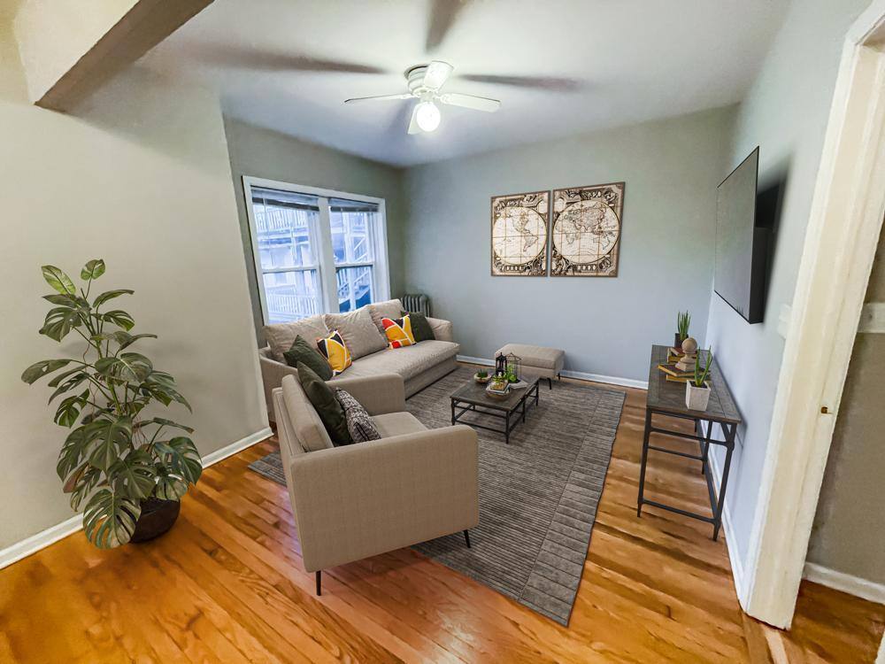 Apartment for rent at 722 W Barry Ave, Chicago, IL 60657