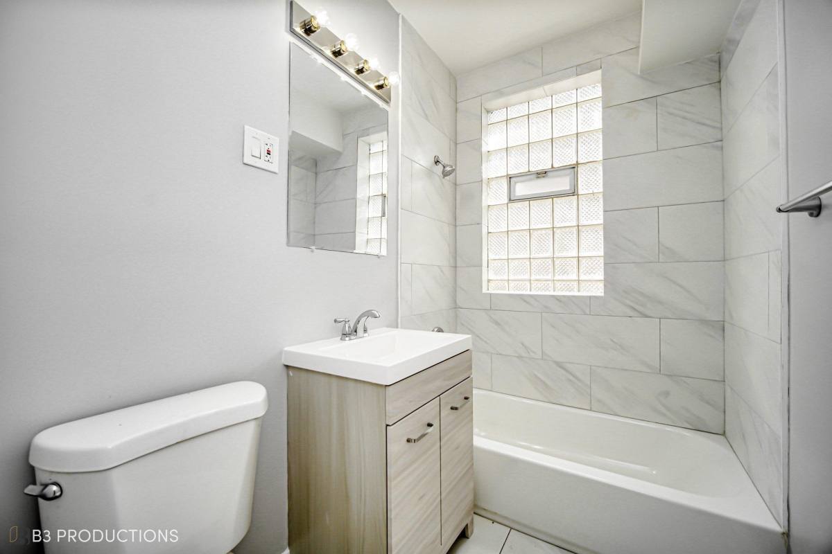 Apartment for rent at 8524-28 S Oglesby Ave, Chicago, IL 60617