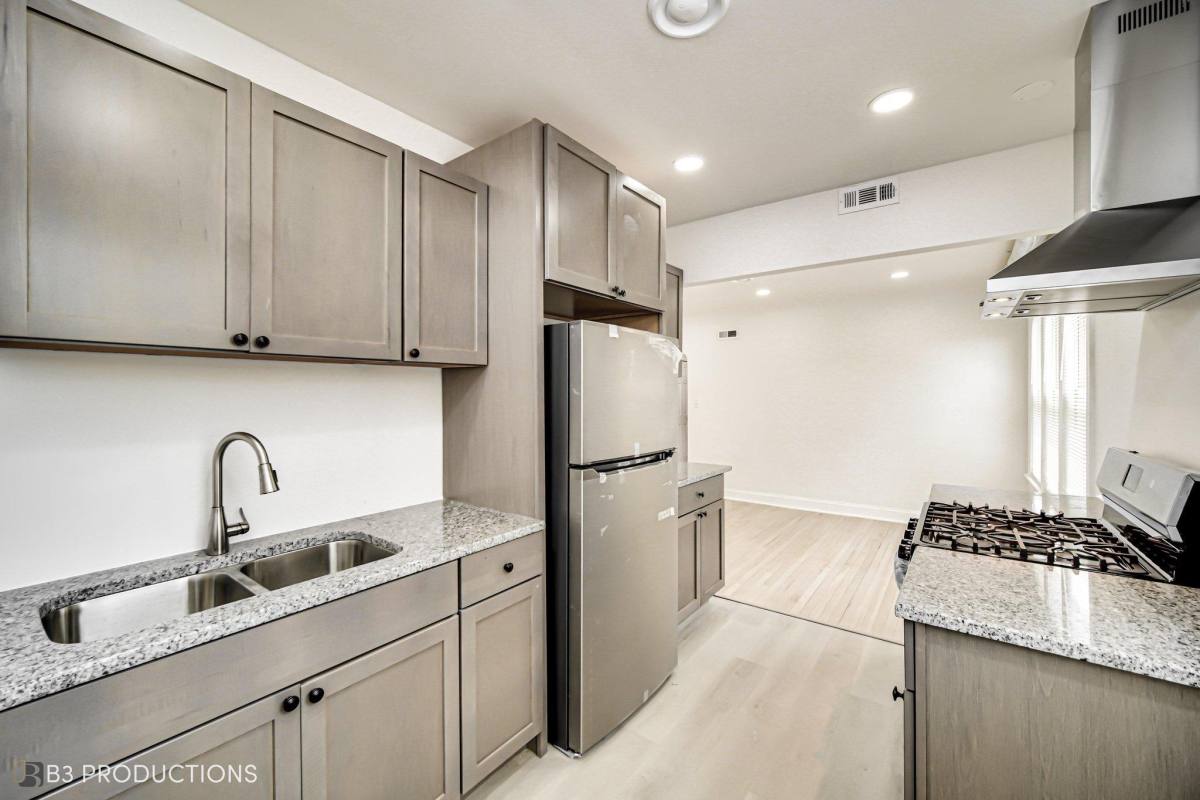 Apartment for rent at 8524-28 S Oglesby Ave, Chicago, IL 60617