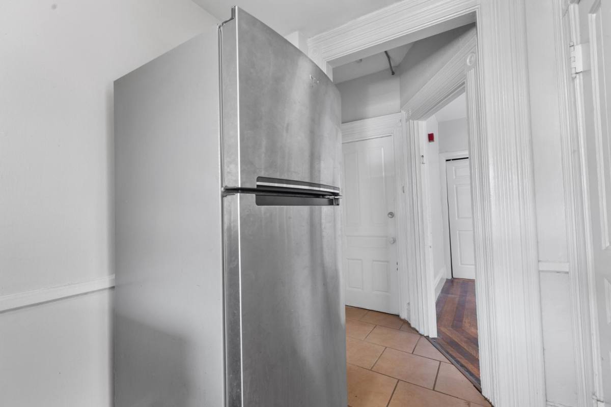 Apartment for rent at 296 Washington Ave #2, Providence, RI 02905