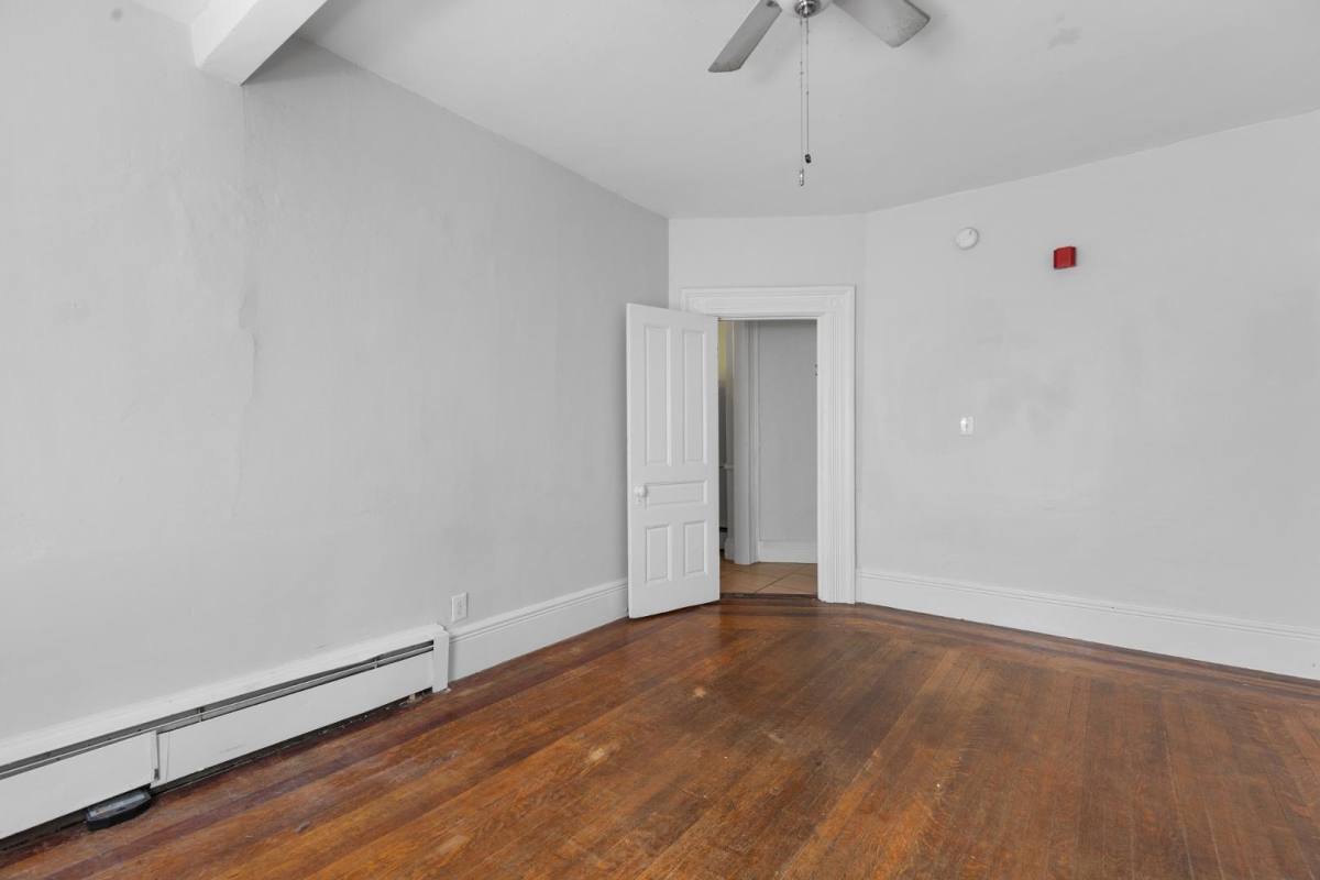 Apartment for rent at 296 Washington Ave #2, Providence, RI 02905