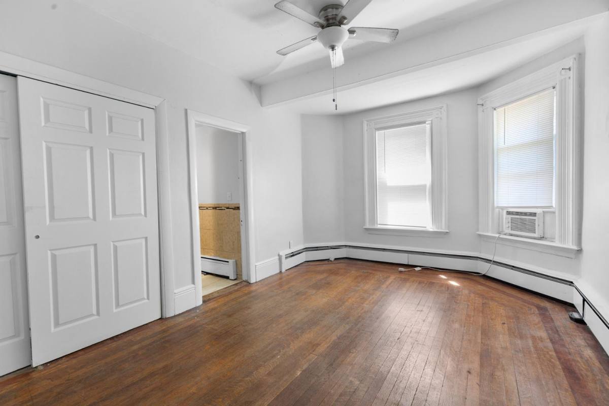 Apartment for rent at 296 Washington Ave #2, Providence, RI 02905