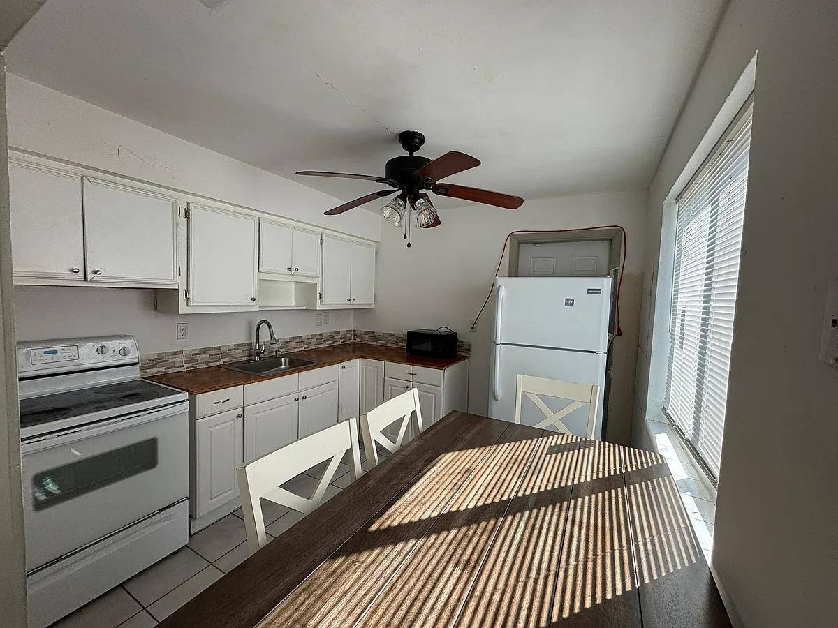 House for rent at 6420 Oak St, Hollywood, FL 33024