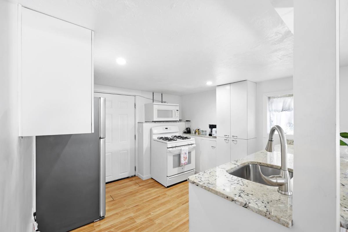 Apartment for rent at 875 Granite St #1, Braintree, MA 02184